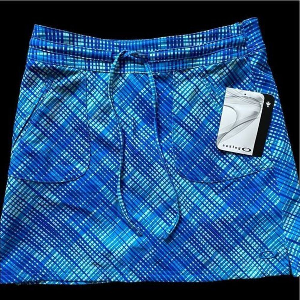 Oakley Club Skort - 2 blue /white.  Nylon spandex, NWT